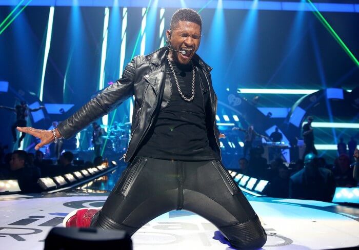 Usher-got-up-close-personal-fans-during-his-performance