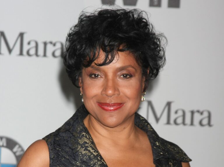 Phylicia Rashad Disagrees  With Sister Debbie Allen Over Howard University Protests