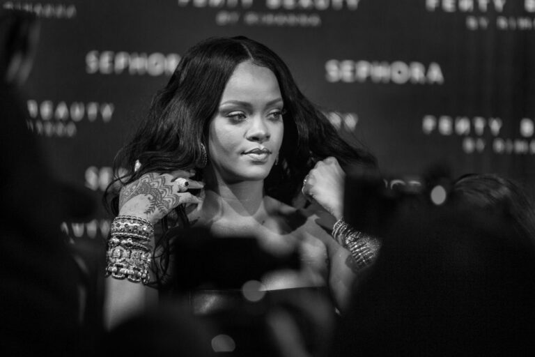 Rihanna Hits Billionaire Status, Richest Female Musician in the World