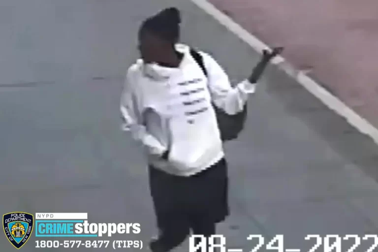 Police looking for Woman who Punched 72-Year-Old Woman in the Face (video)