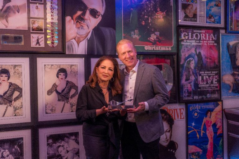 Gloria Estefan Honored with SoundExchange Award!